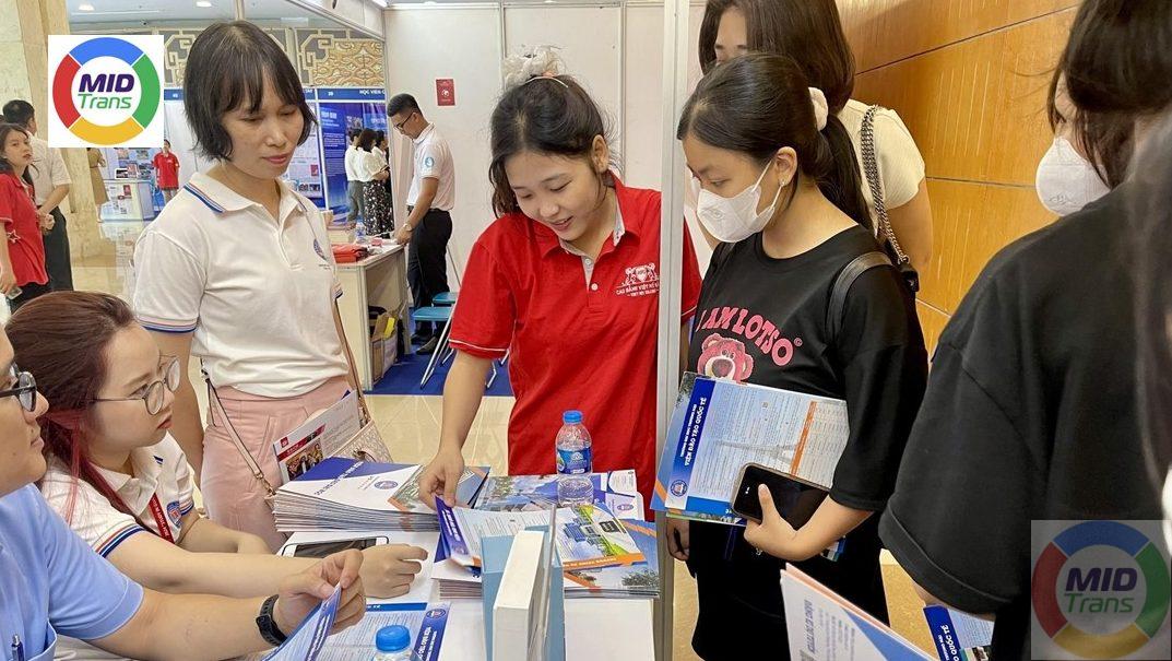 Dịch thuật tài liệu ngành Giáo dục - Đào tạo chuẩn xác tại MIDTRANS