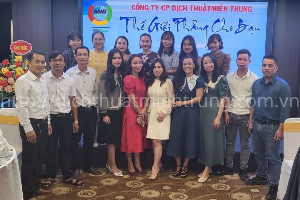 Đội ngũ dịch thuật chuyên nghiệp.